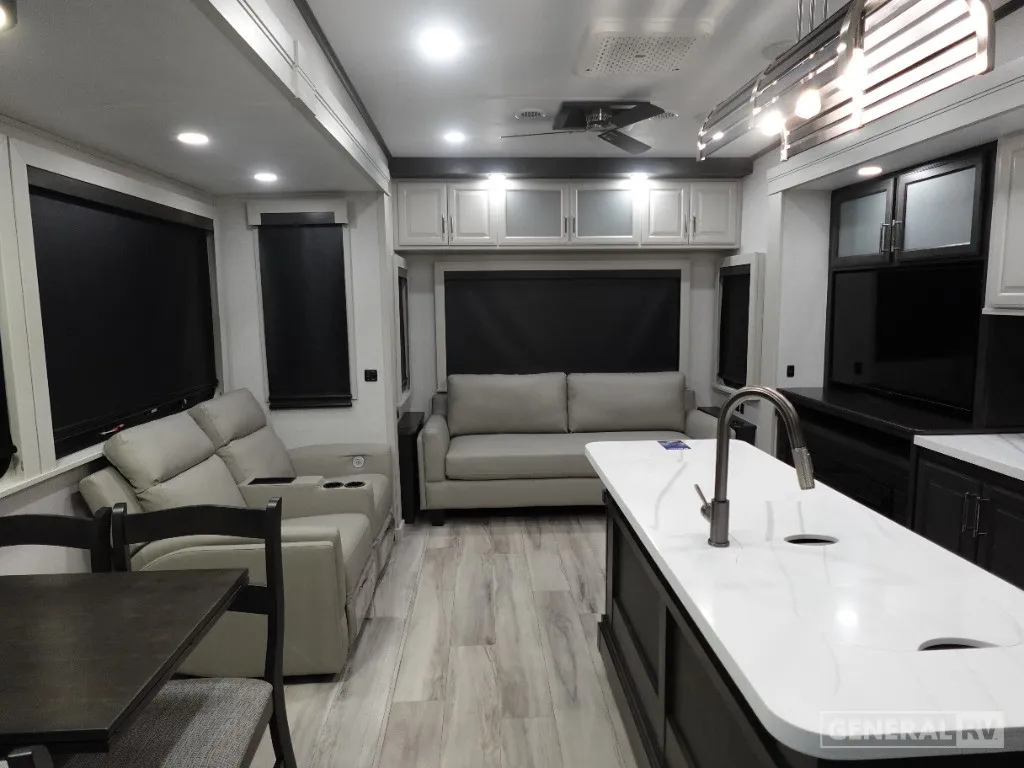 2025 Keystone Alpine 3303CK - Photo 3