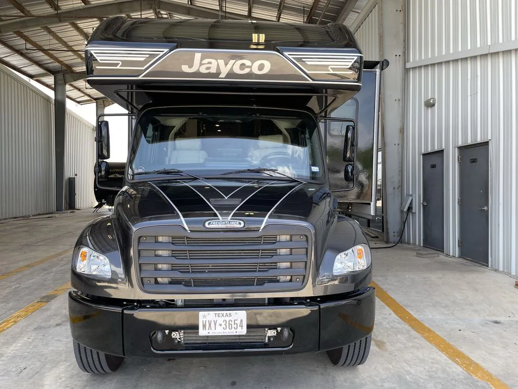2026 Jayco Seneca Prestige 37M - Photo 3