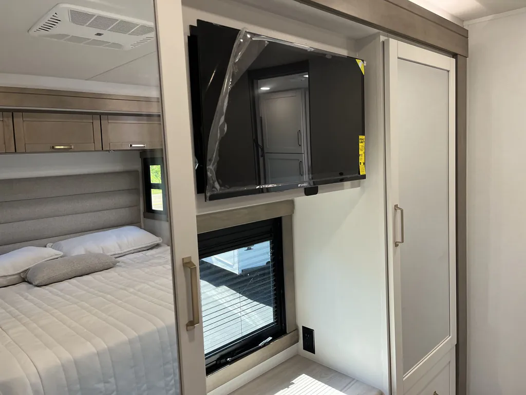 2027 Entegra Coach Vision XL 36C, Photos photo 18