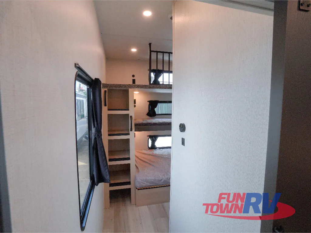2026 Forest River Cardinal 34CRIB, Photos photo 16