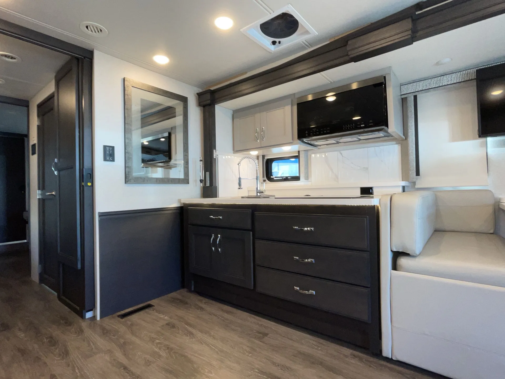 2024 Thor Motor Coach Riviera 39BH — living area main