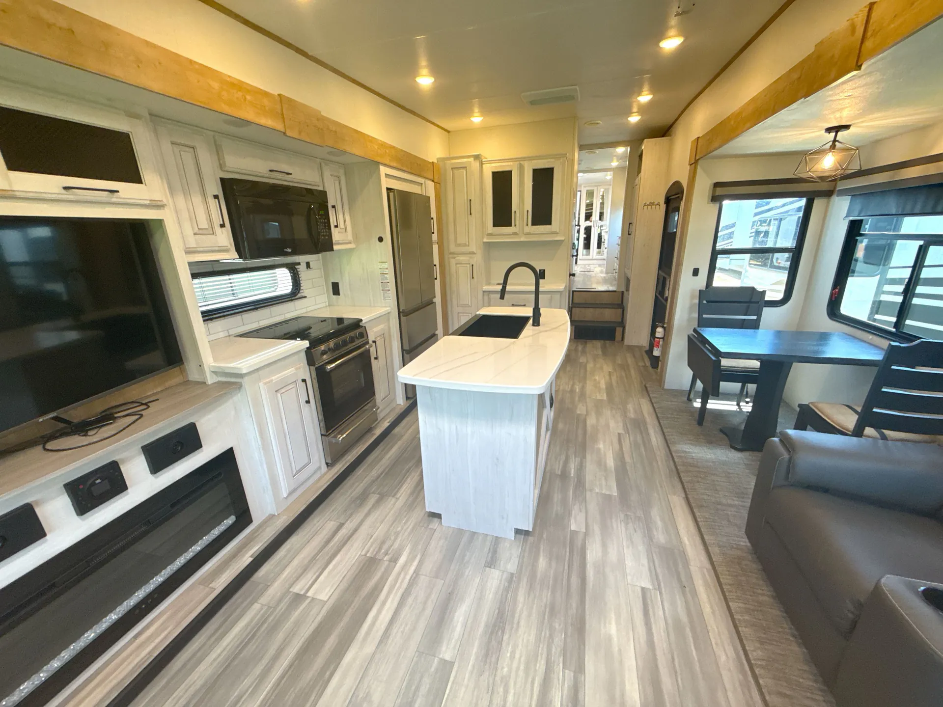 2024 Heartland Bighorn Traveler 37FB — living area main