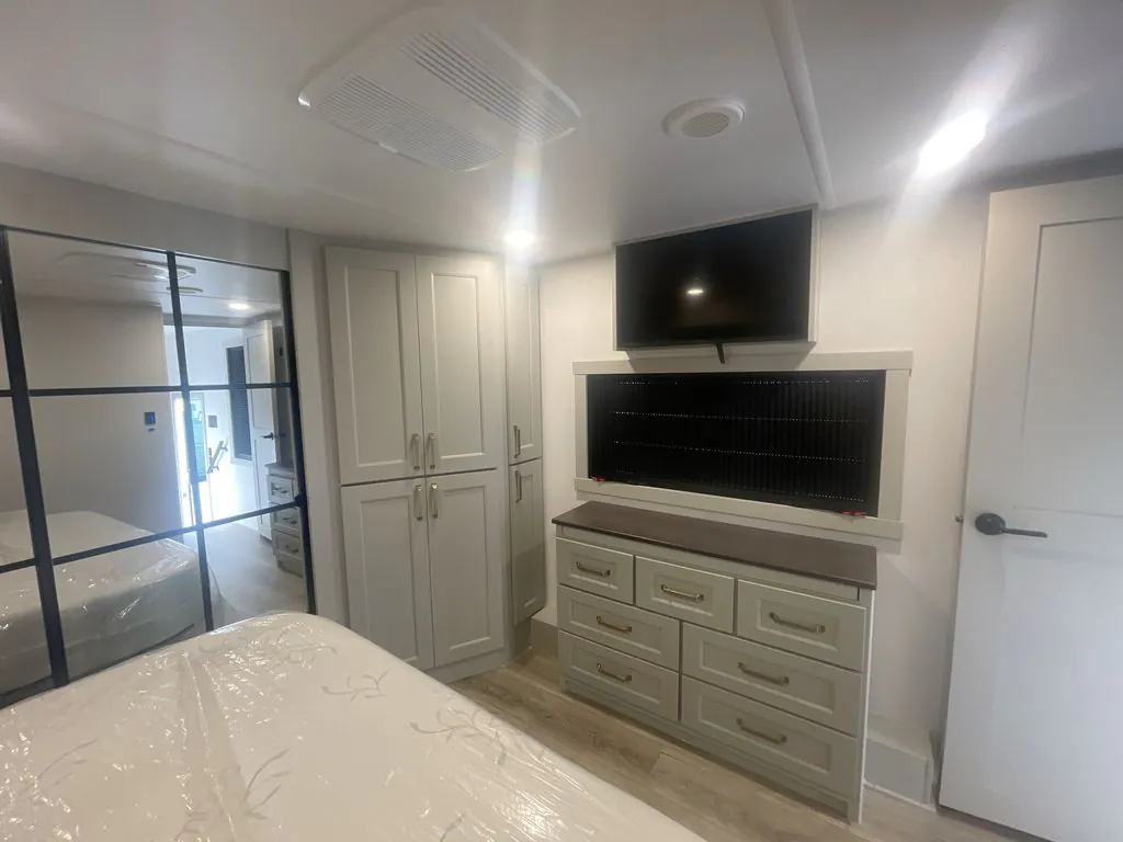2026 Brinkley Model G 3950, Photos photo 15