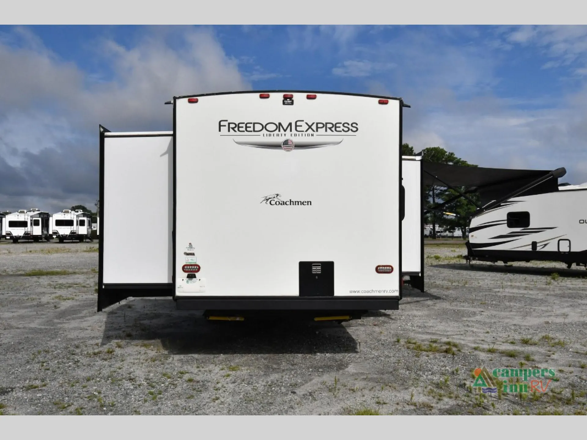 2022 Coachmen Freedom Express Liberty Edition 326BHDSLE - Photo 3