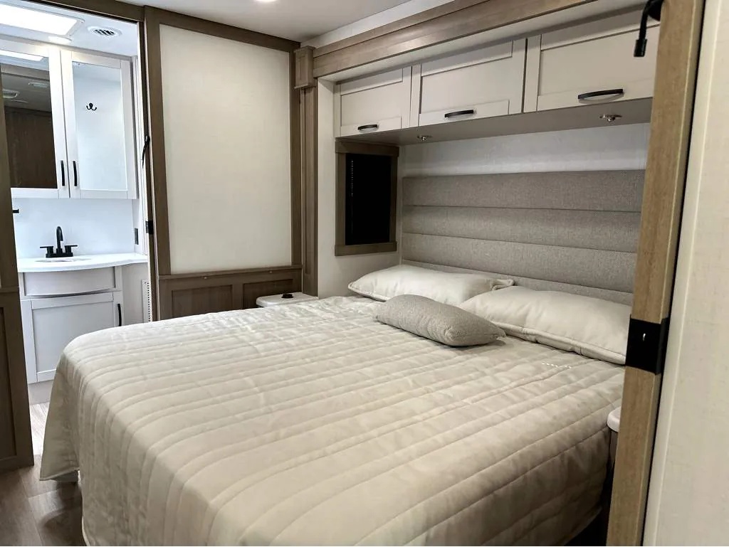 2027 Entegra Coach Vision XL 36C, Photos photo 16