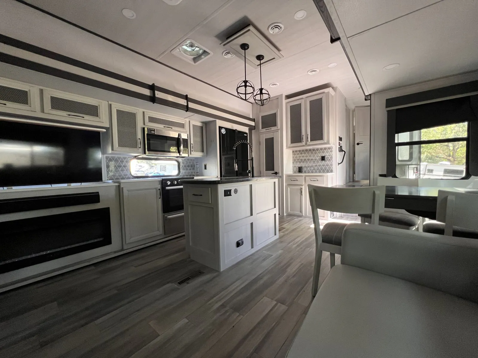 2025 Keystone Sprinter 3900DBL - Photo 3