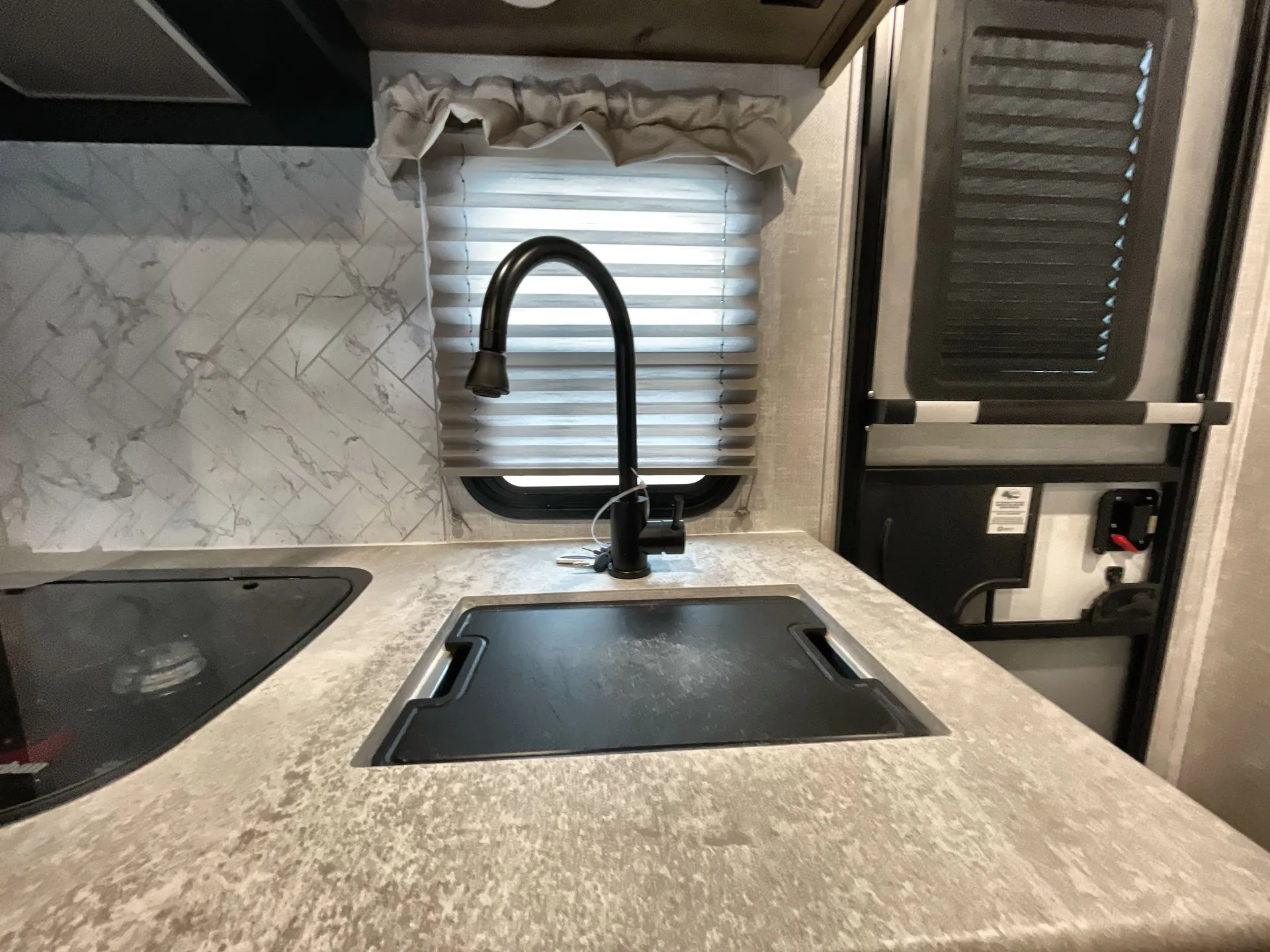 2022 Forest River Surveyor Legend 19RBLE — stove oven open