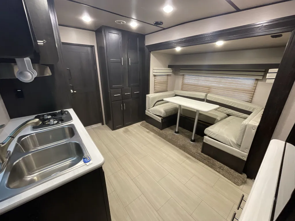 2019 Forest River XLR Hyperlite 29HFS, Photos photo 2