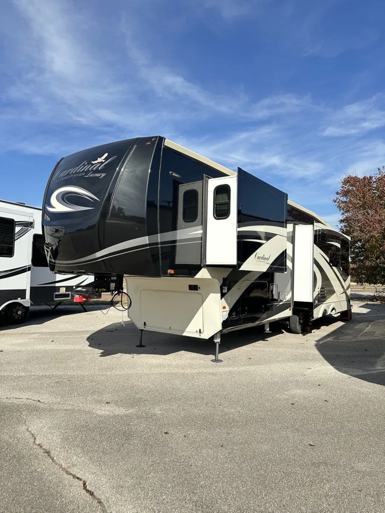2020 Forest River Cardinal Luxury 3350RLX - Photo 2