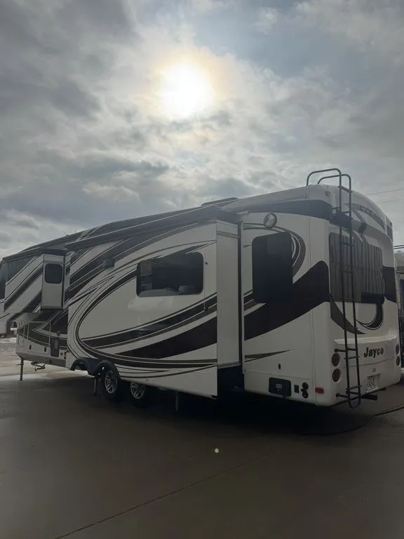 2015 Jayco Pinnacle 36FBTS - Photo 4
