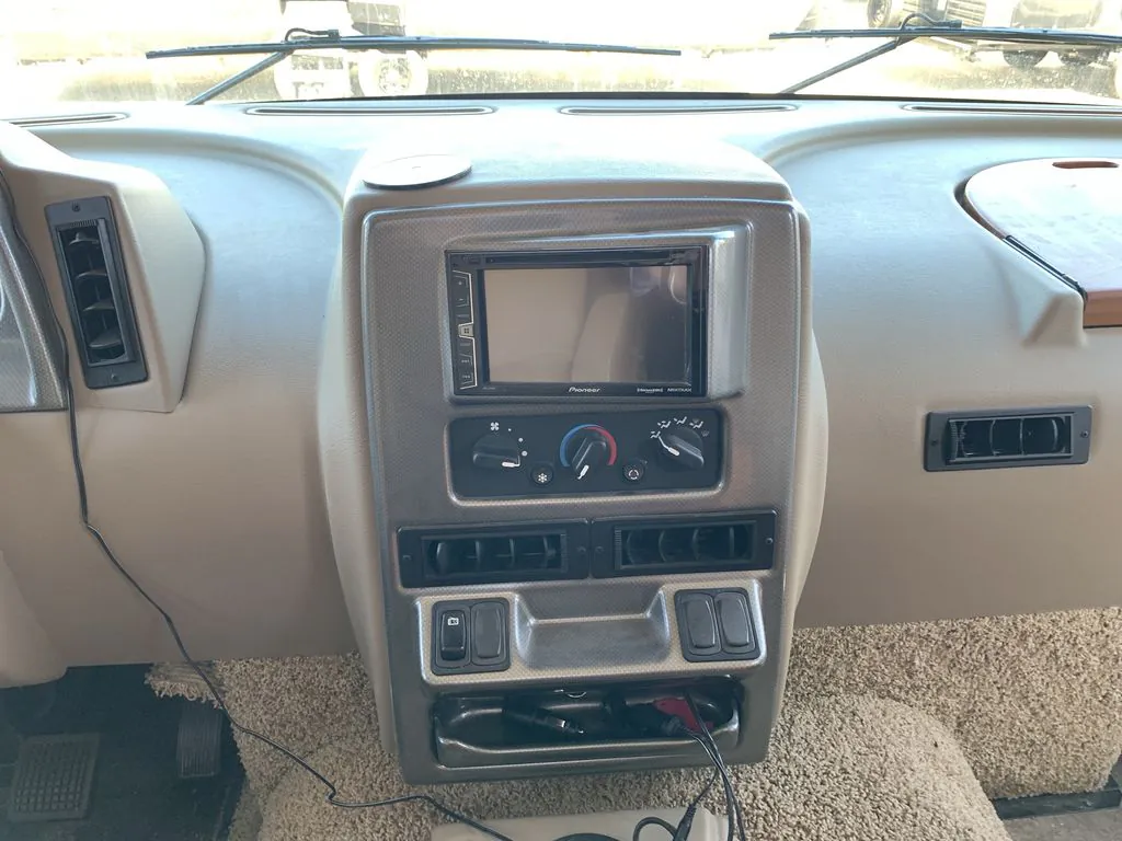 2017 Winnebago Sunstar 31KE - Photo 4