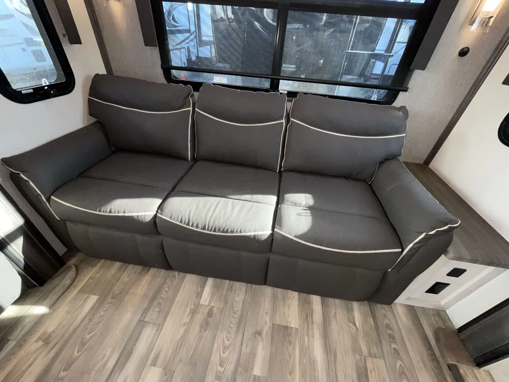2022 Forest River Cardinal Luxury 380RLX, Photos photo 26