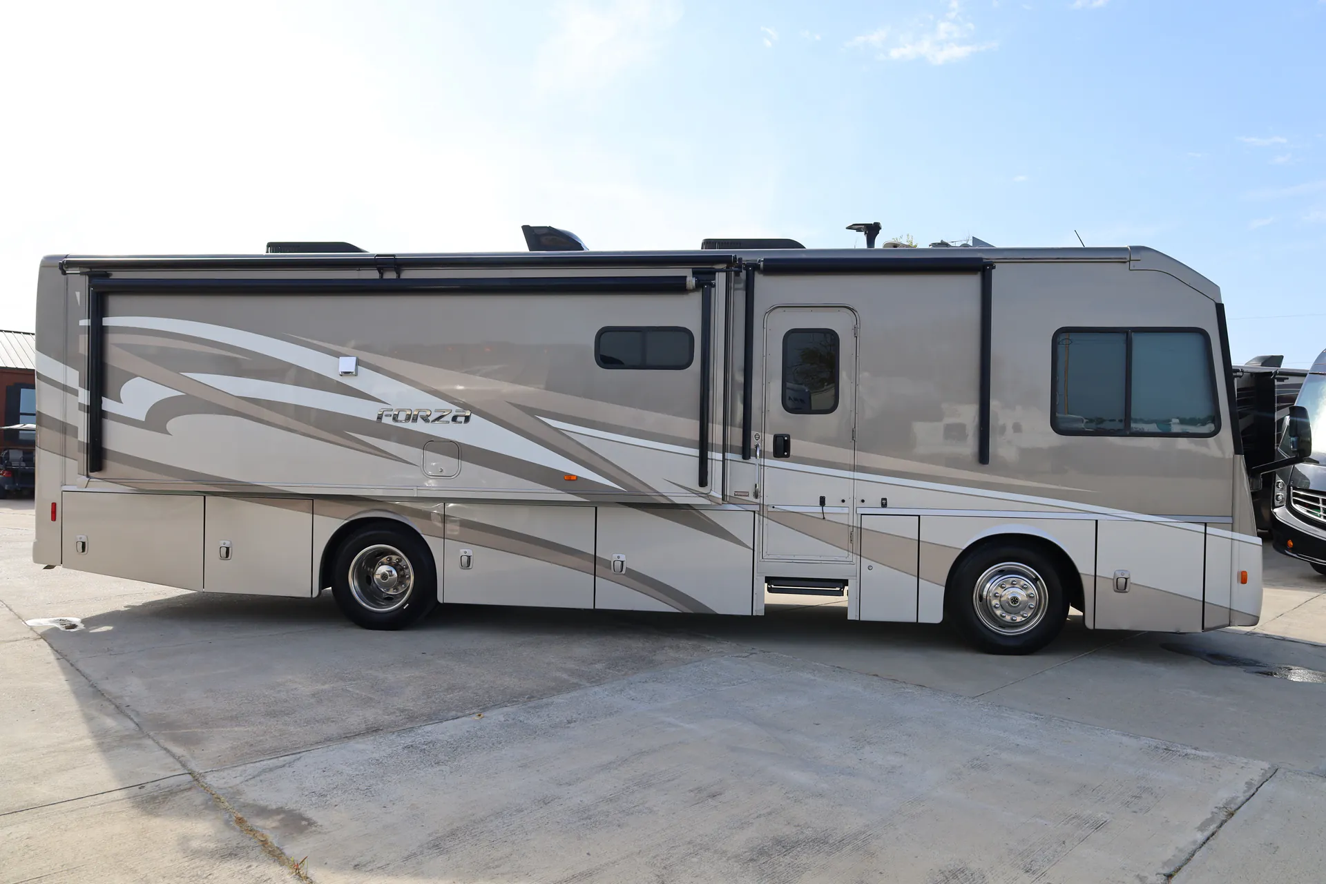 2014 Winnebago Forza 34T - Photo 4