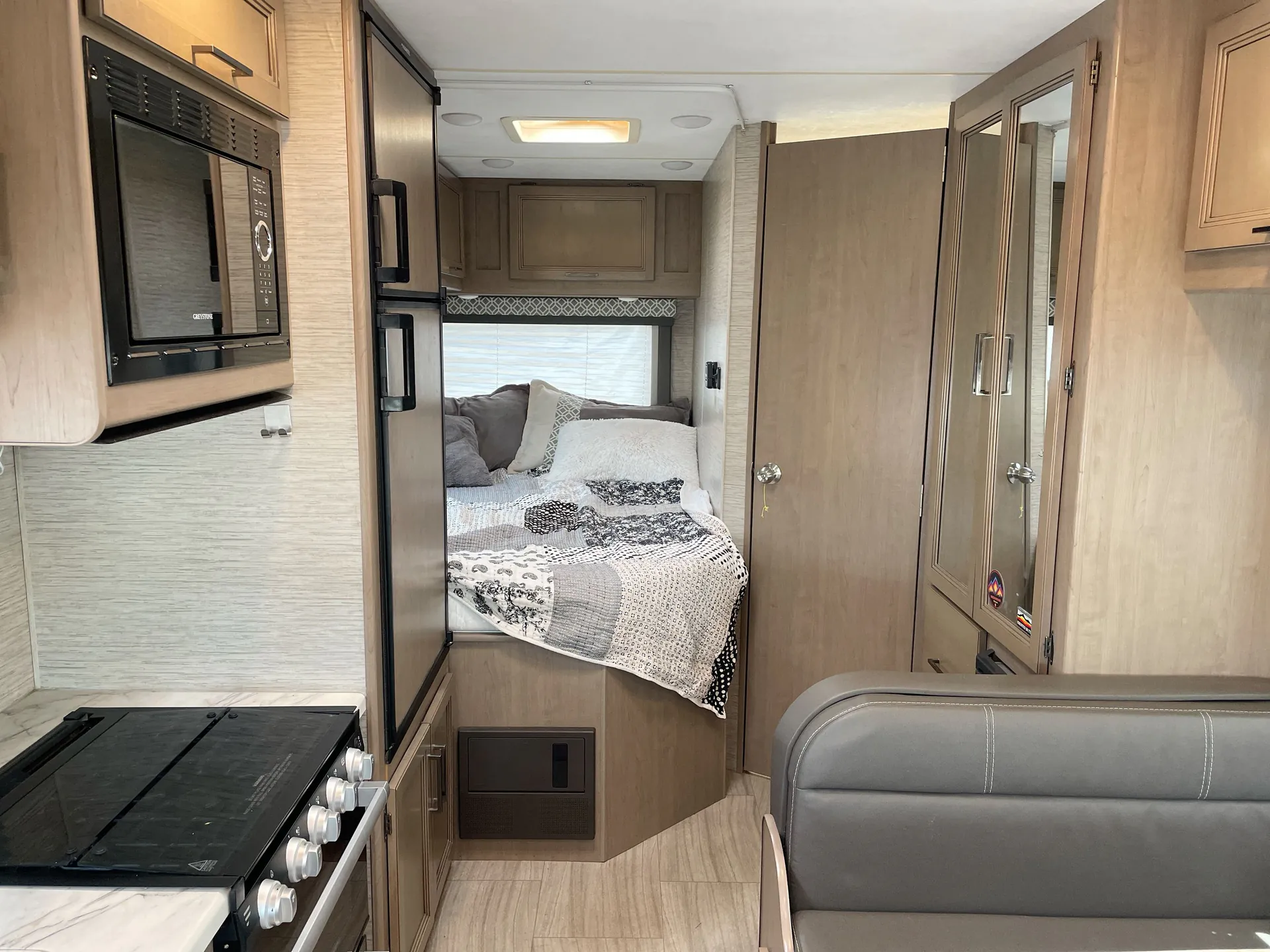 2022 Thor Motor Coach Coleman 22EQ — living area main