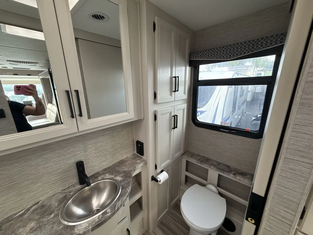 2023 Thor Motor Coach Vegas 24.3, Photos photo 18