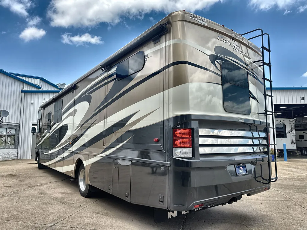 2015 Newmar Canyon Star 3914, Photos photo 7