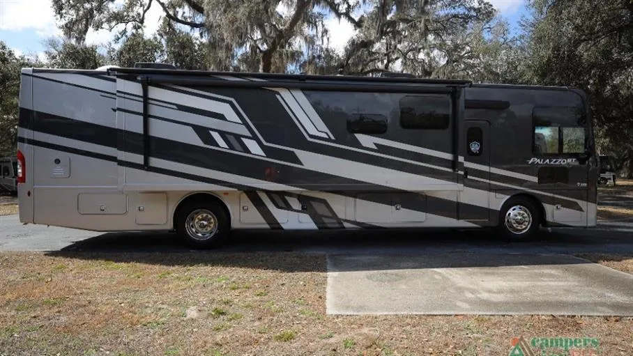2026 Thor Motor Coach Palazzo GT 37.5 - Photo 3