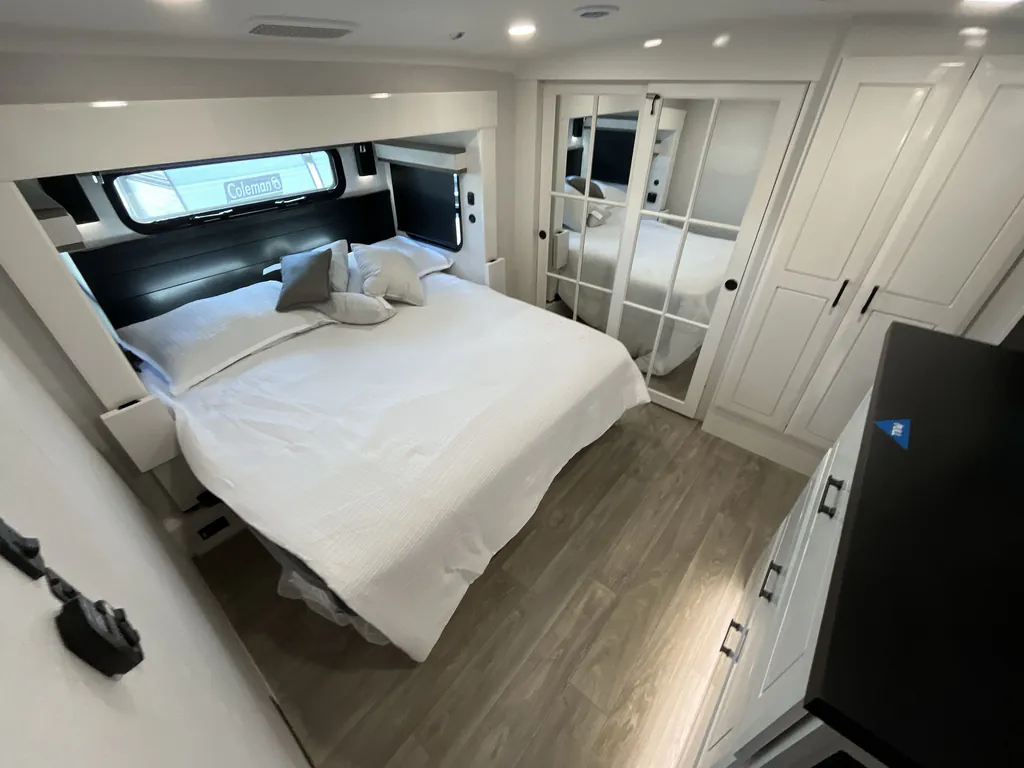 2027 Jayco Pinnacle 32RLTS, Photos photo 14