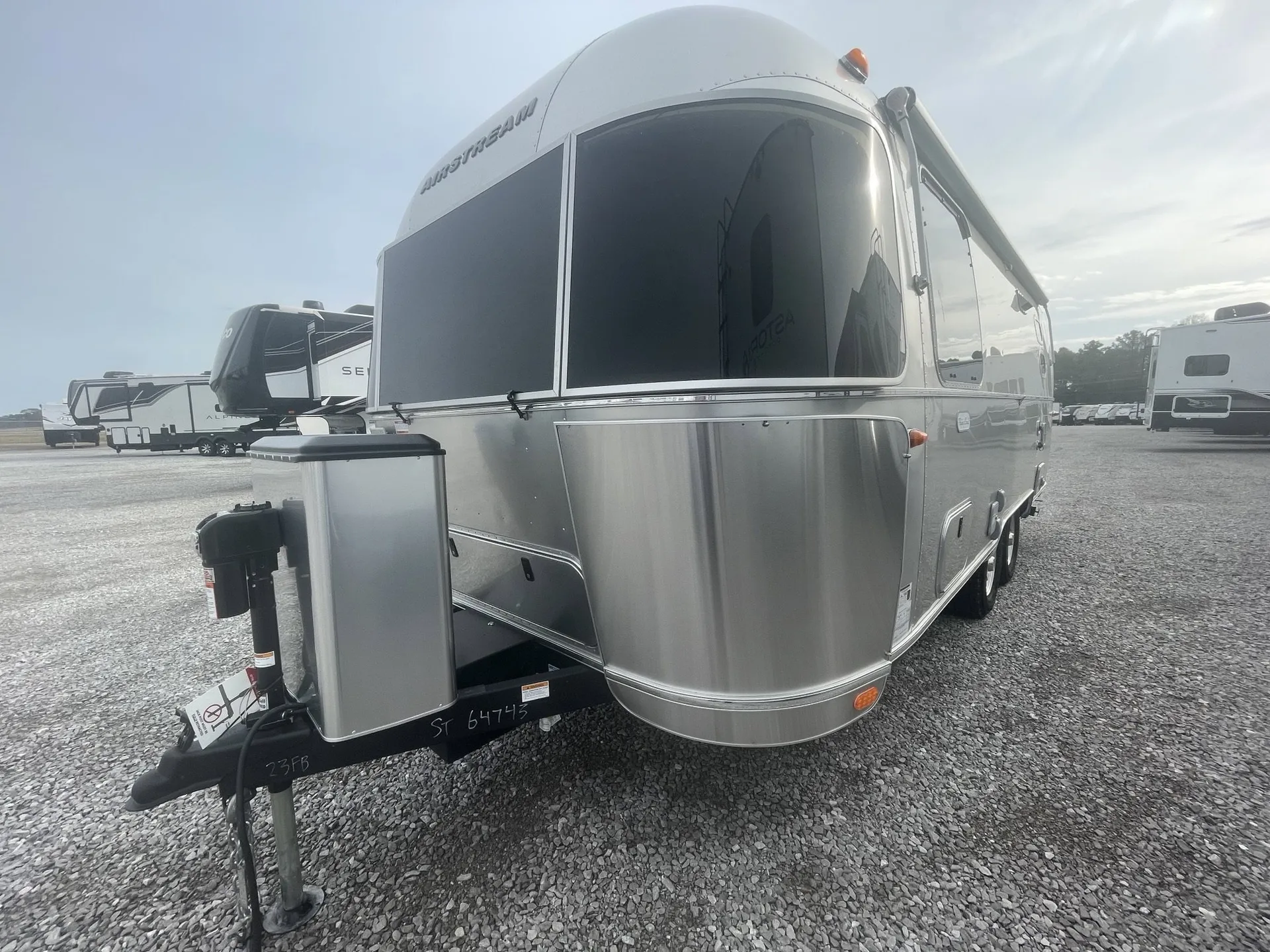 2026 Airstream Flying Cloud 23FB - Photo 4