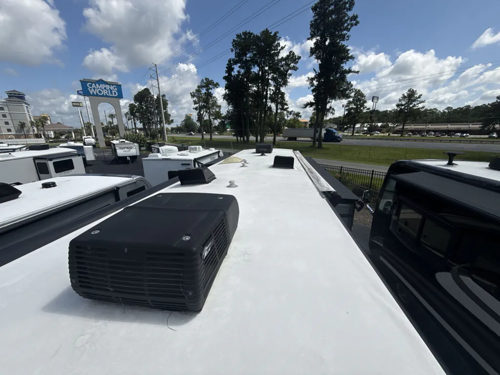 2017 Thor Motor Coach Challenger 37YT, Photos photo 28