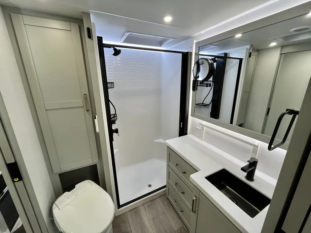 2025 Brinkley Model Z 3400, Photos photo 10