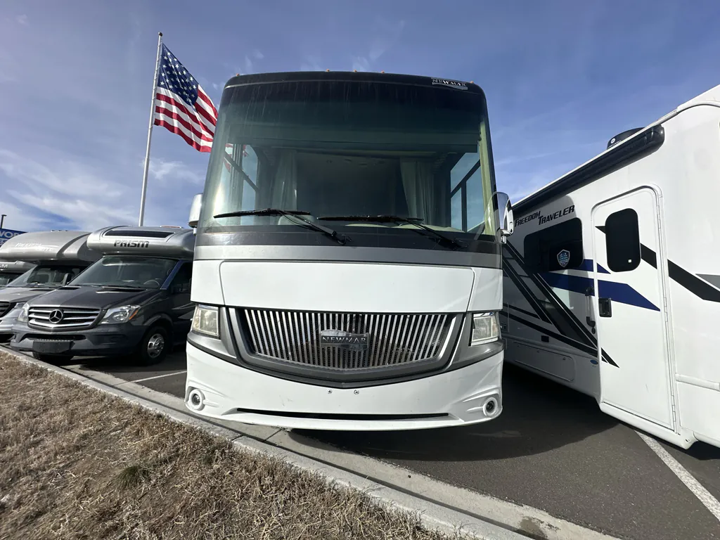 2017 Newmar Canyon Star 3923, Photos photo 4