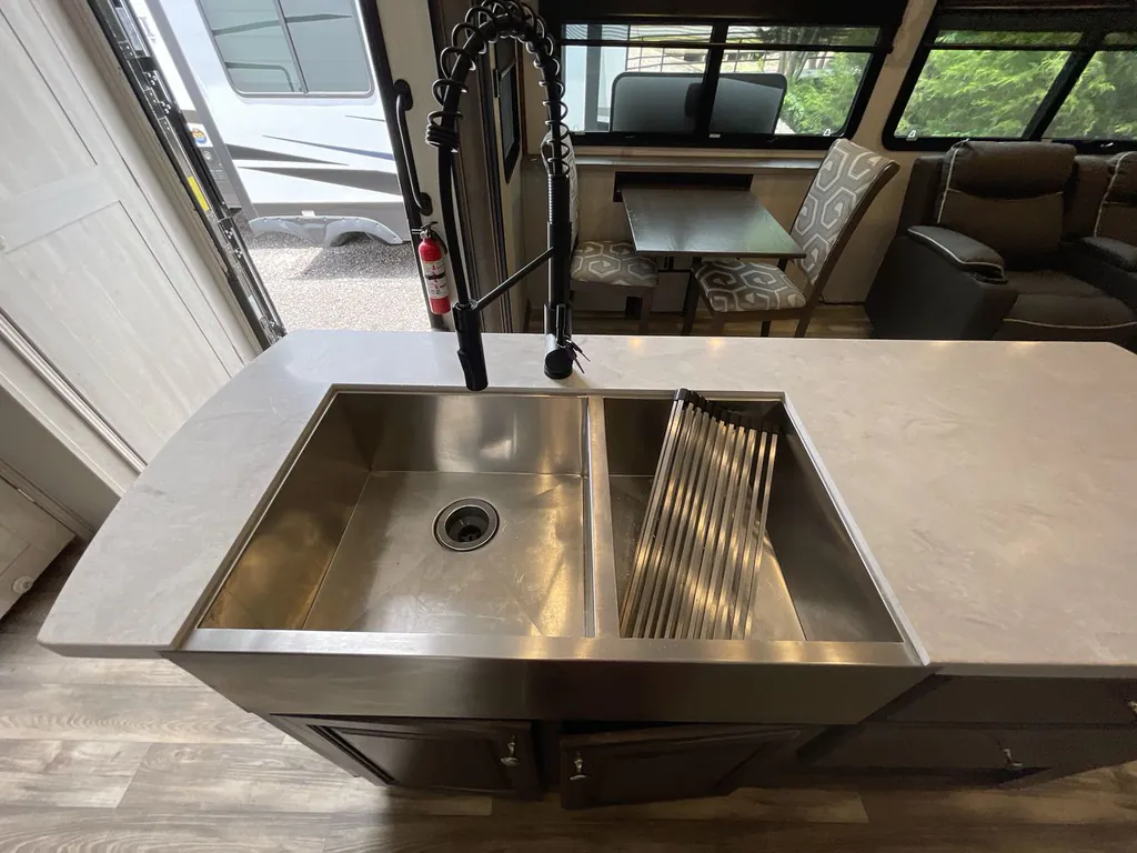 2023 Forest River Cardinal Luxury 380RLX, Photos photo 10