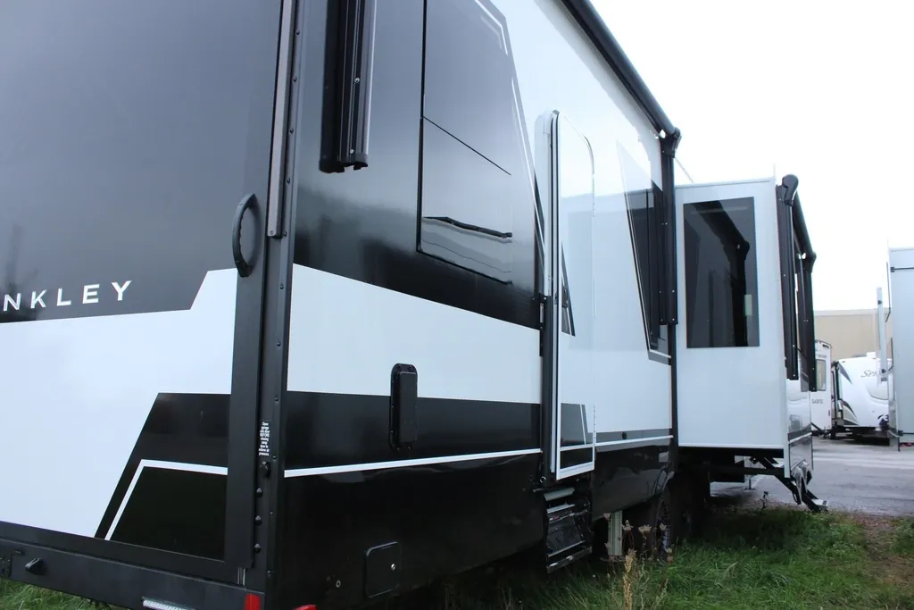 2026 Brinkley Model G 4100, Photos photo 7