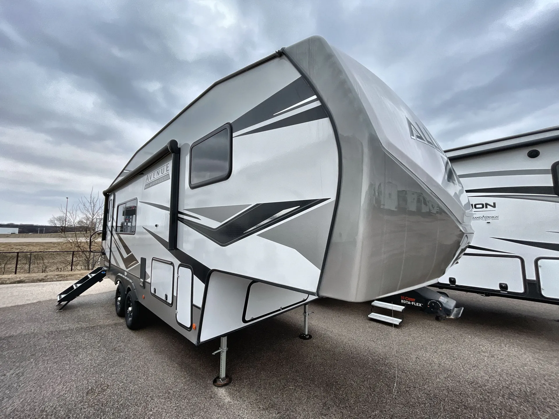 2023 Alliance RV Avenue 22ML - Photo 2