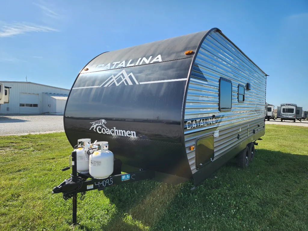 2025 Coachmen Catalina Summit Series 8 211BH - Photo 4