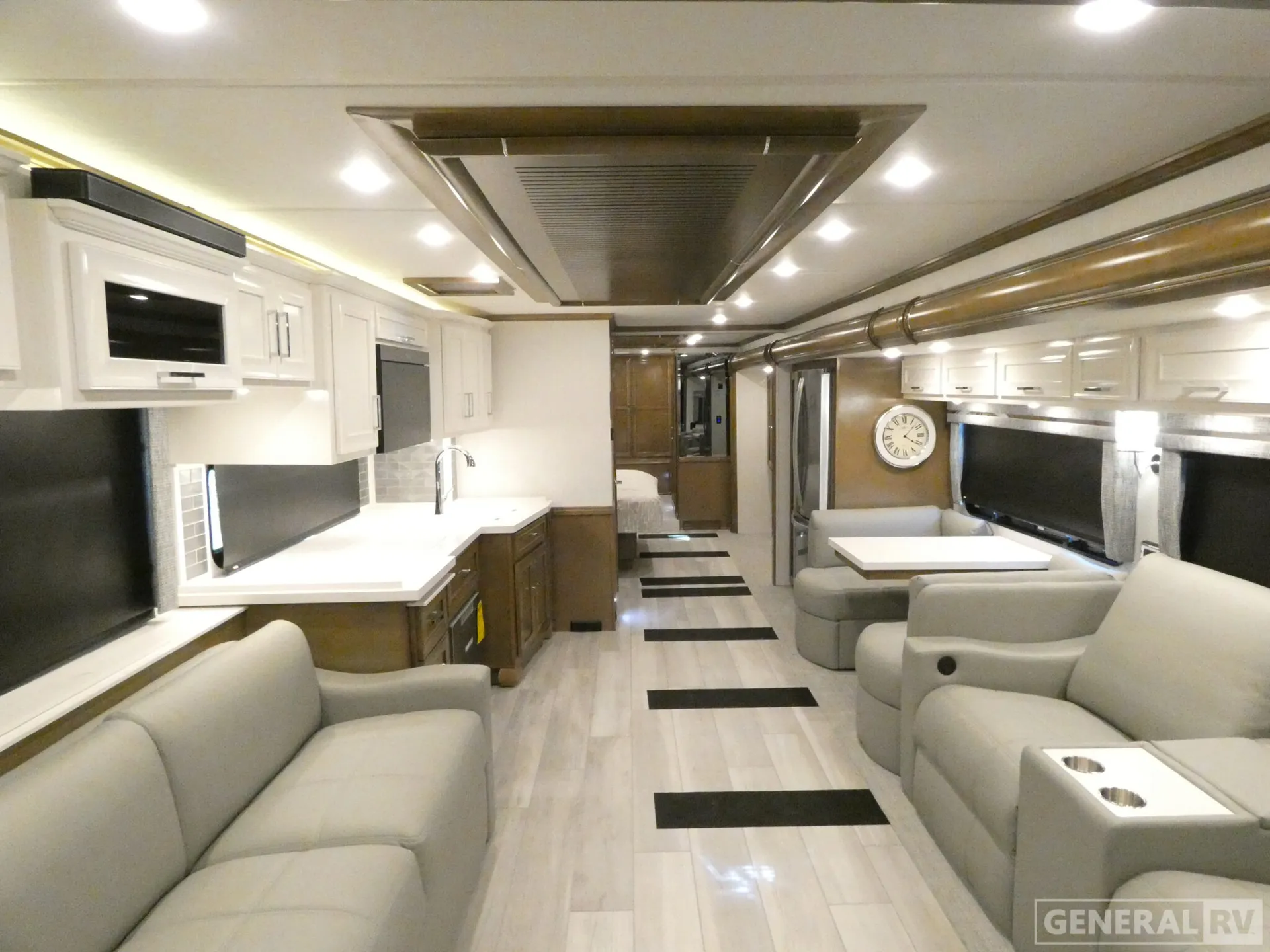 2026 Newmar Ventana 4369 - Photo 3