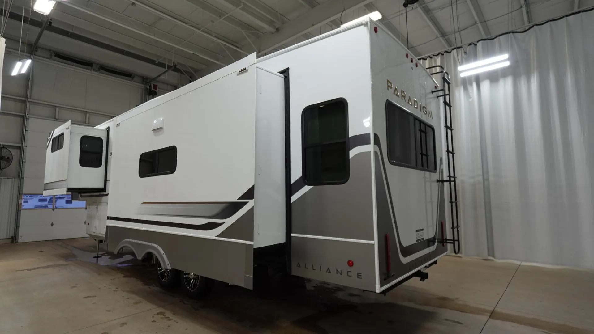 2026 Alliance RV Paradigm 310RL - Photo 4