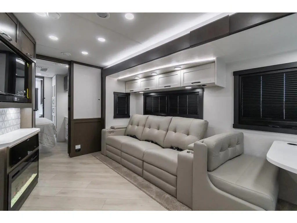 2027 Entegra Coach Accolade 37K, Photos photo 10