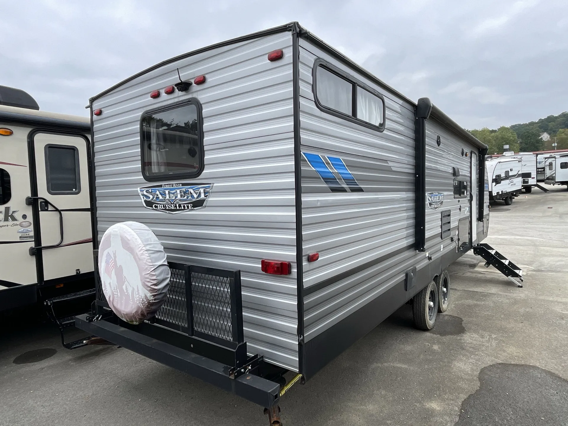 2021 Forest River Salem Cruise Lite 28VBXL — campside
