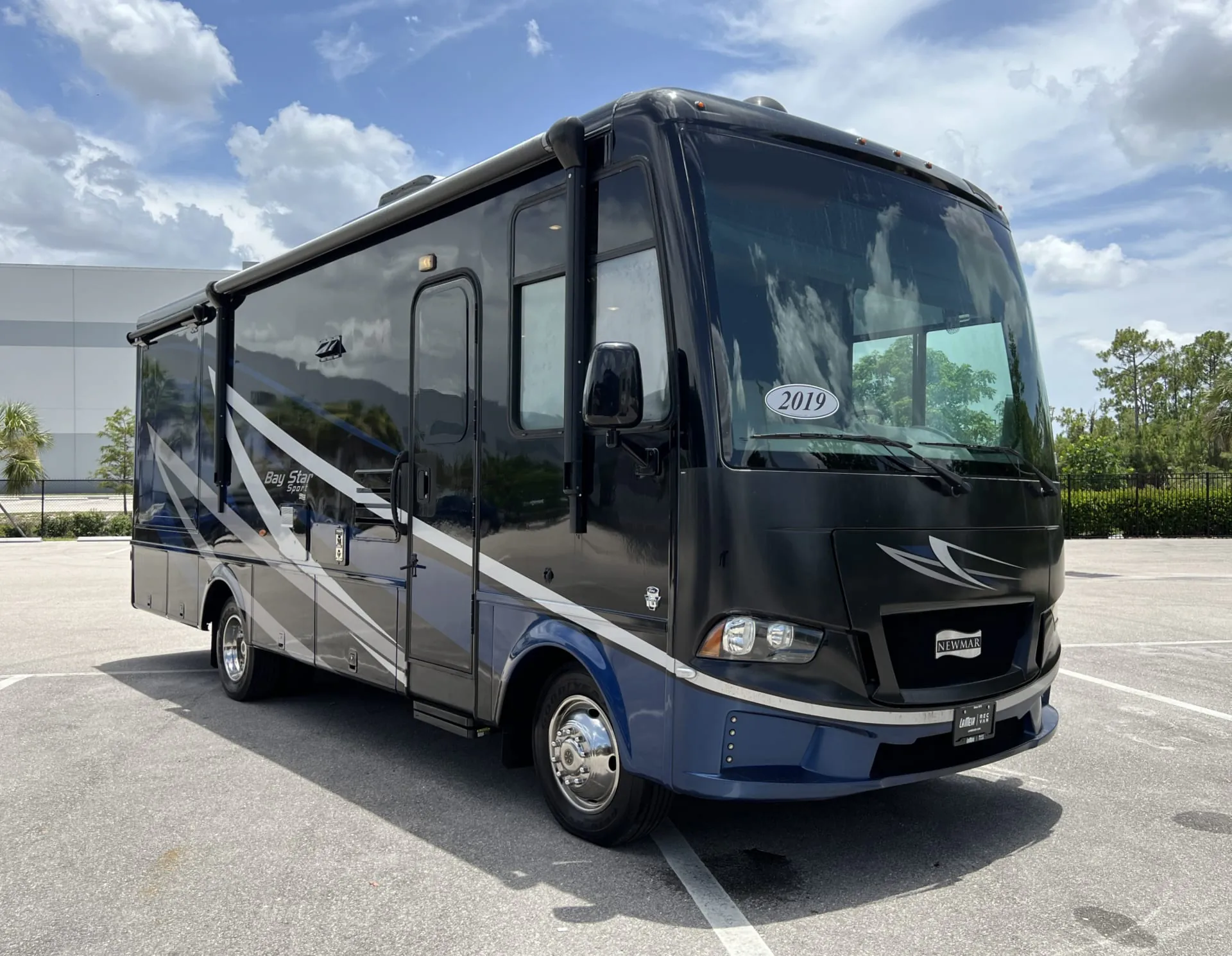 2019 Newmar Bay Star Sport 2702 - Photo 2