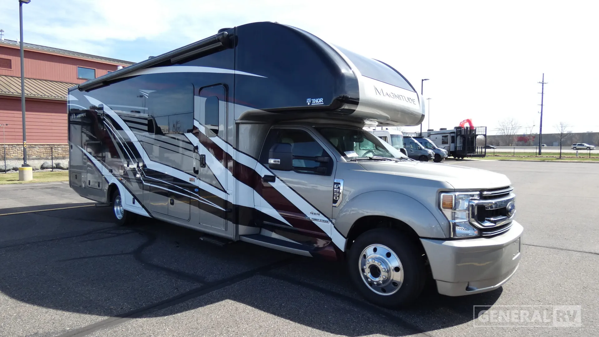 2022 Thor Motor Coach Magnitude SV34 - Photo 2