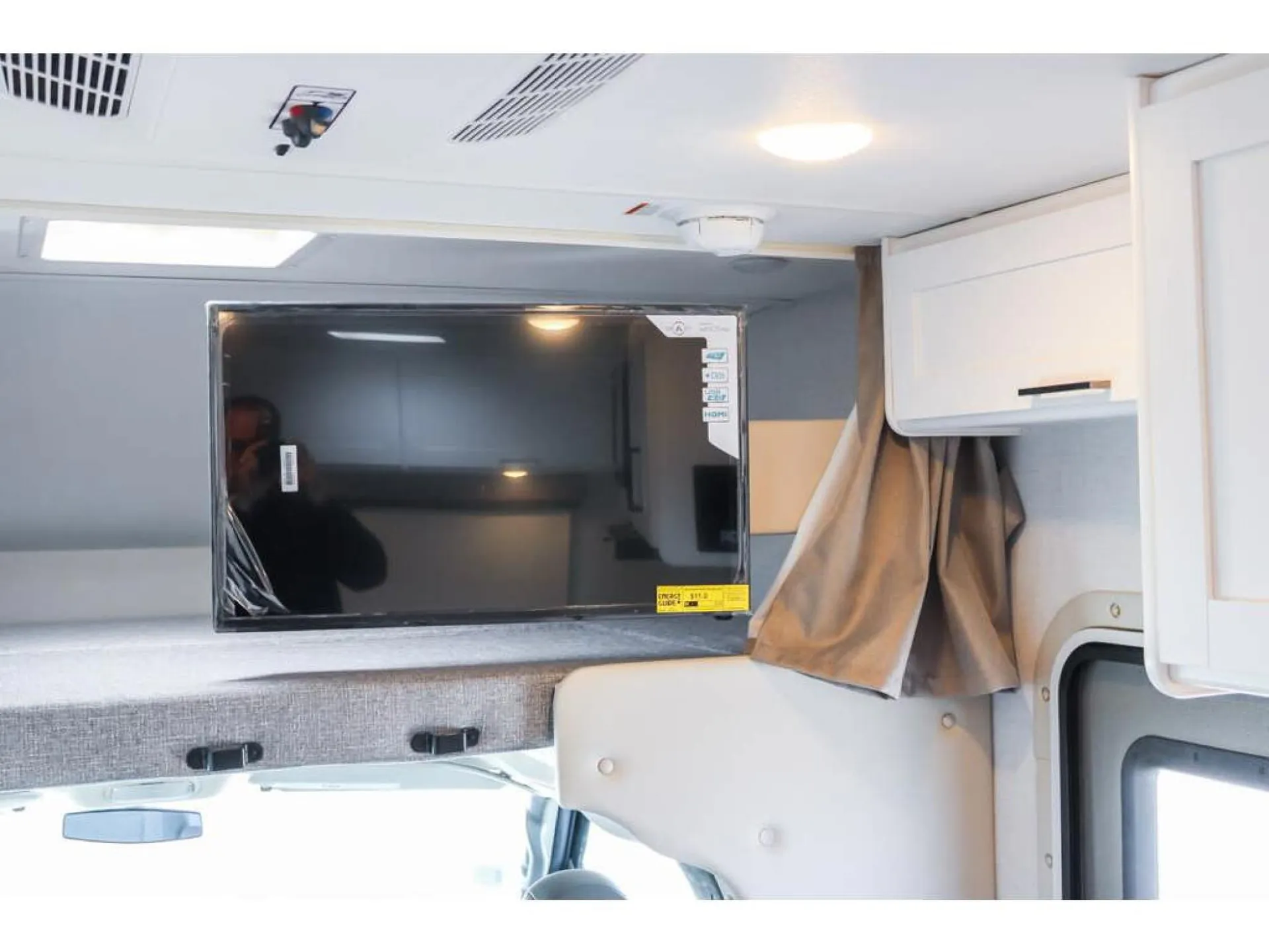 2026 Thor Motor Coach Geneva 19VT - Photo 3