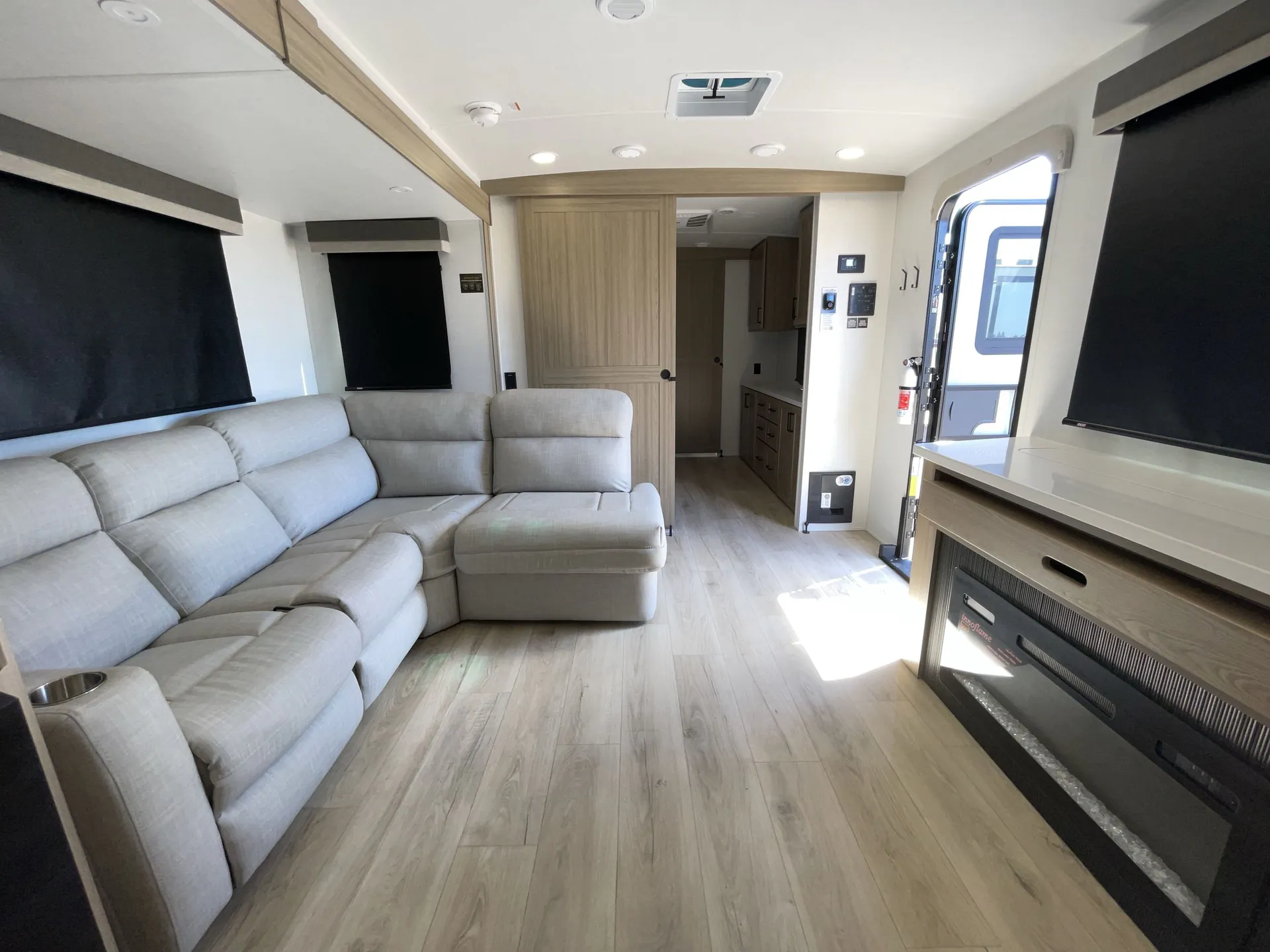 2027 Forest River Rockwood Ultra Lite 2711RK — living area main