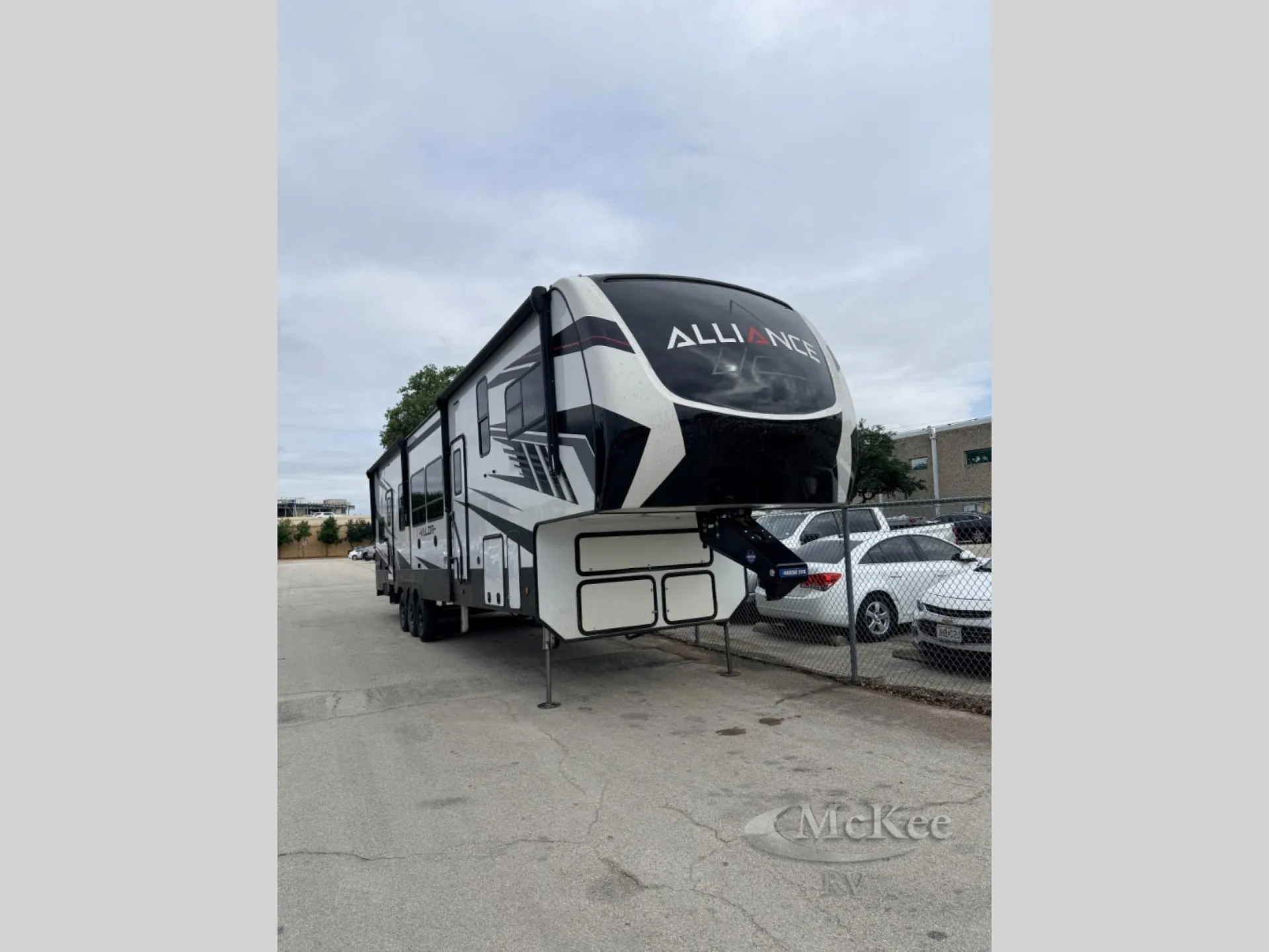2021 Alliance RV Valor 36V11 - Photo 2