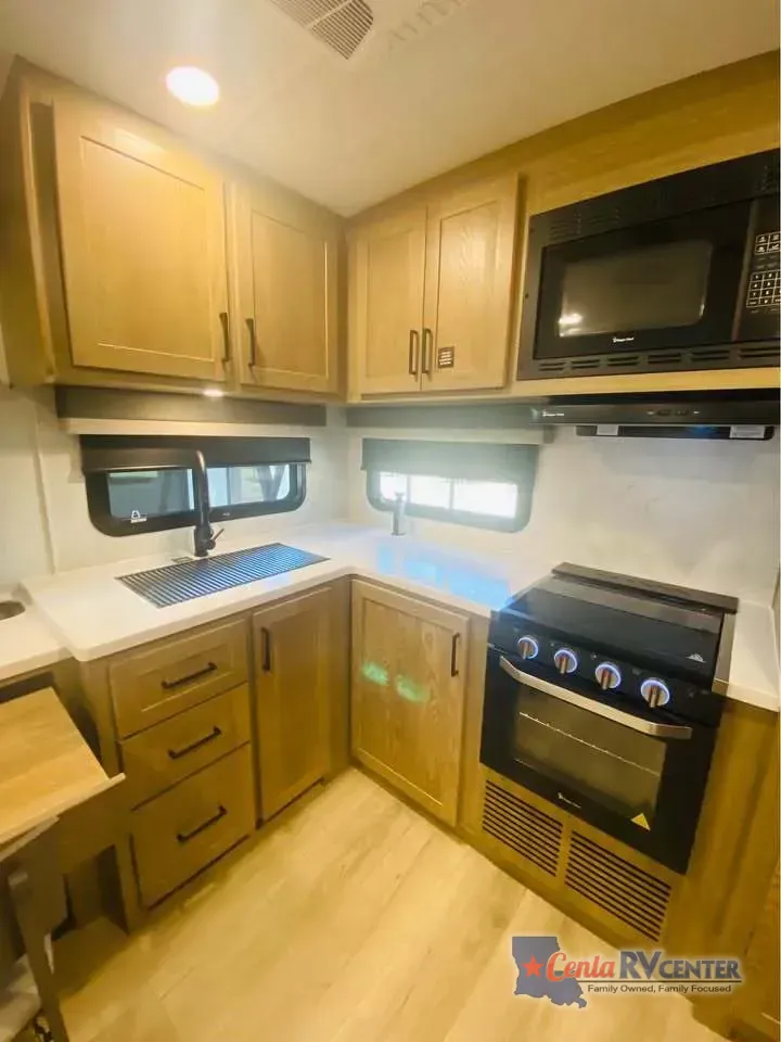 2027 Forest River Rockwood Ultra Lite 2711RK — Photo 7