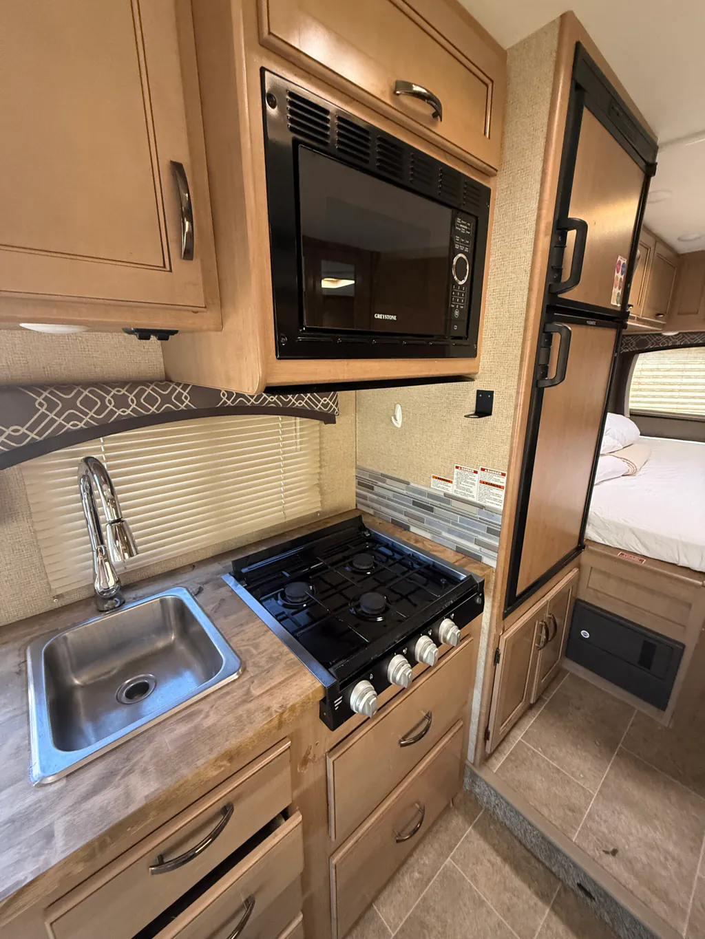 2019 Thor Motor Coach Chateau 22E, Photos photo 10