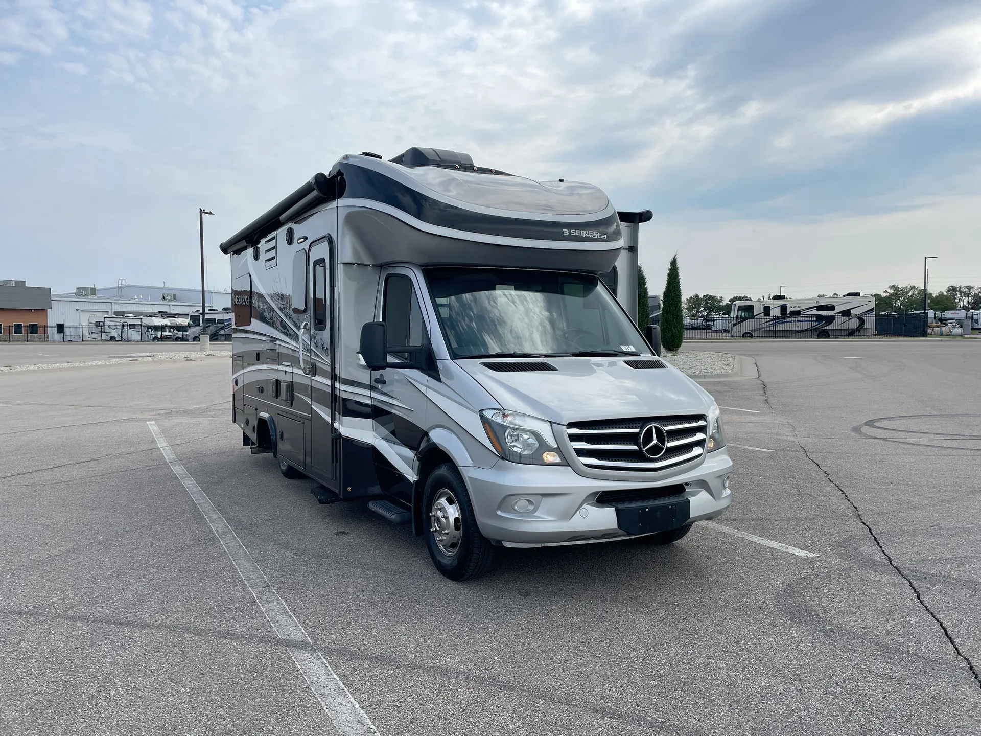 2017 Dynamax Corp Isata 3 24RW - Photo 2