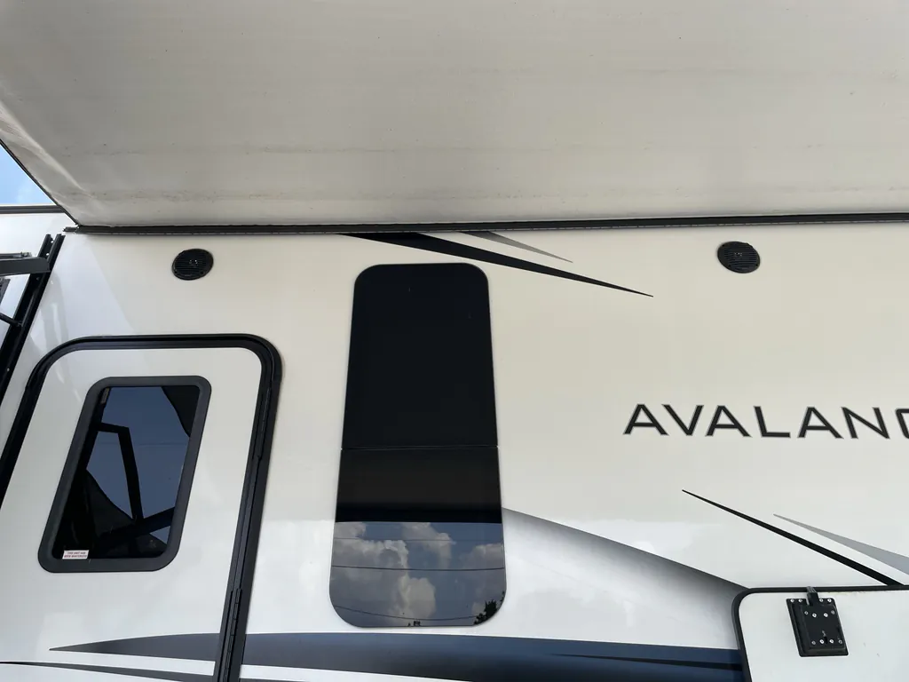 2022 Keystone Avalanche 390DS, Photos photo 32