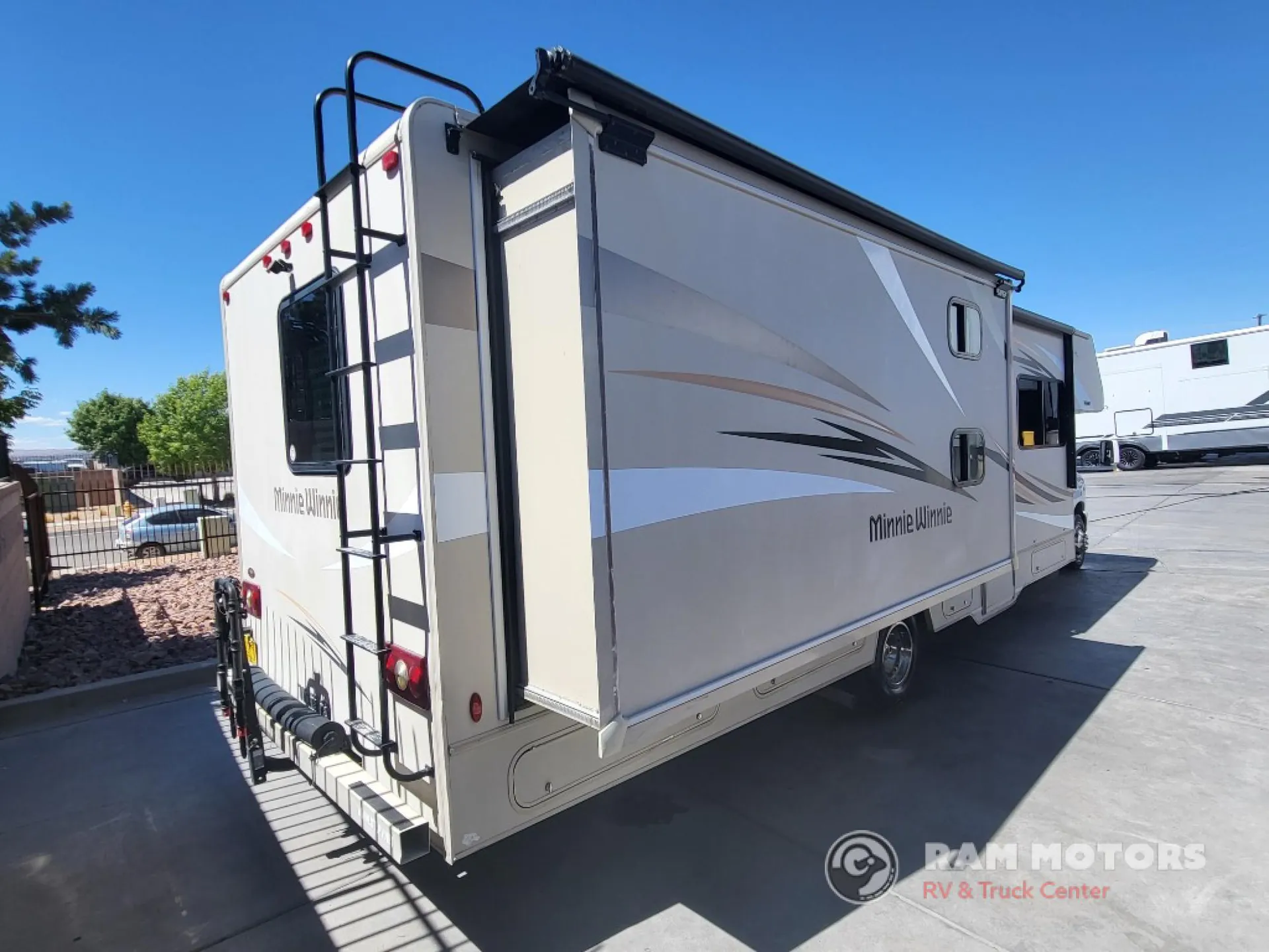 2015 Winnebago Minnie Winnie 31H - Photo 4