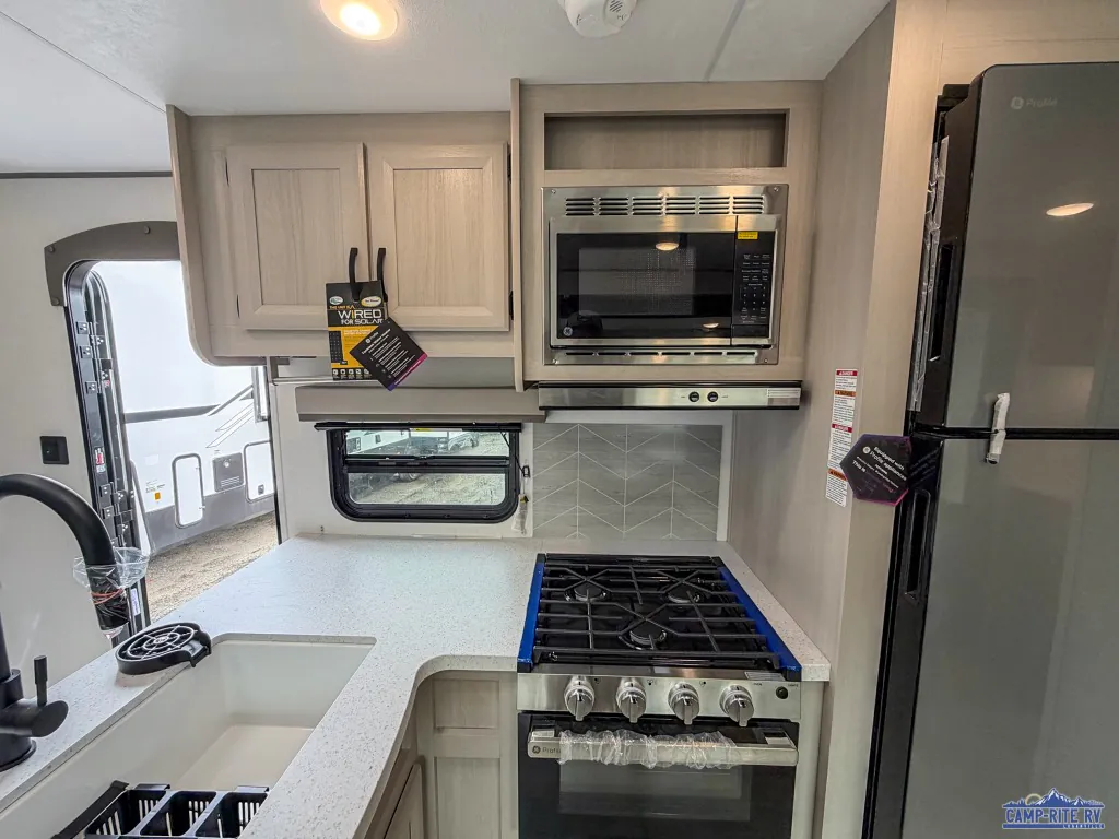 2027 Coachmen Catalina Legacy Edition 333DBDSCK, Photos photo 13