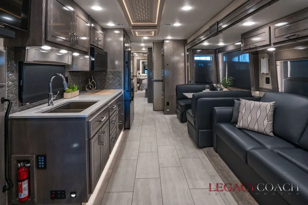2025 Renegade RV XL X45BBC - Photo 4