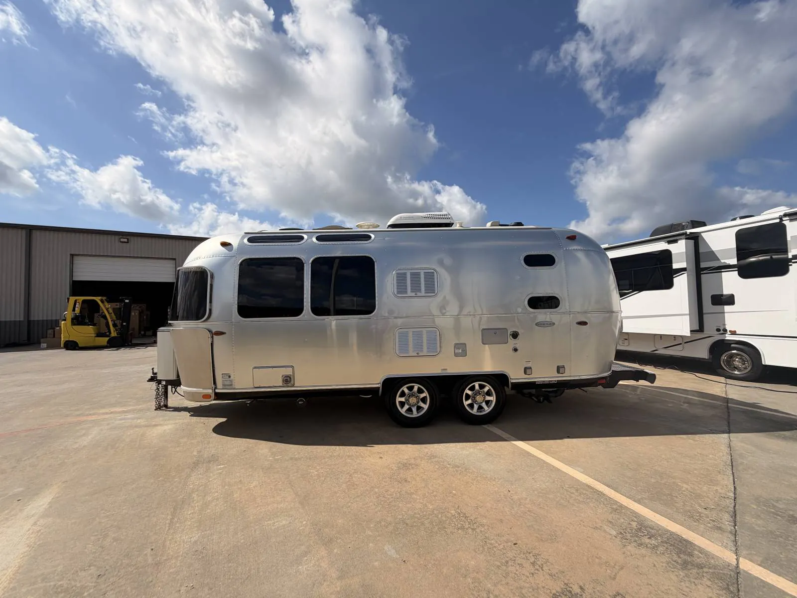 2017 Airstream Flying Cloud 23D - Photo 3