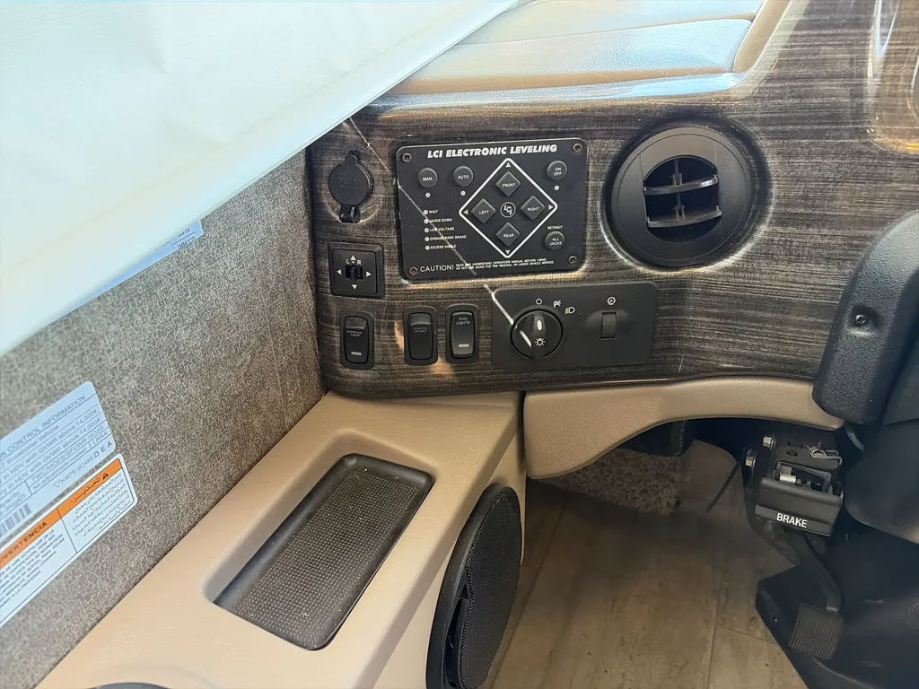 2020 Thor Motor Coach Challenger 35MQ, Photos photo 34