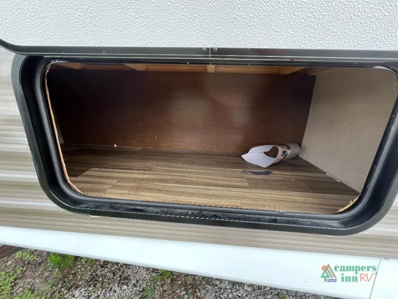 2017 Shasta RVs Oasis 25RS - Photo 3
