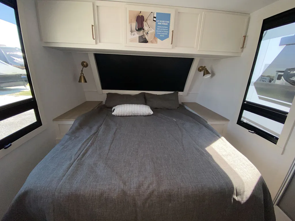 2026 Brinkley Model I 294, Photos photo 7